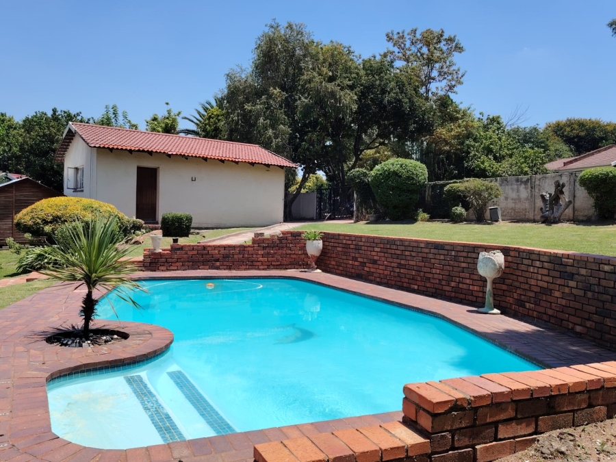 4 Bedroom Property for Sale in Vorna Valley Gauteng