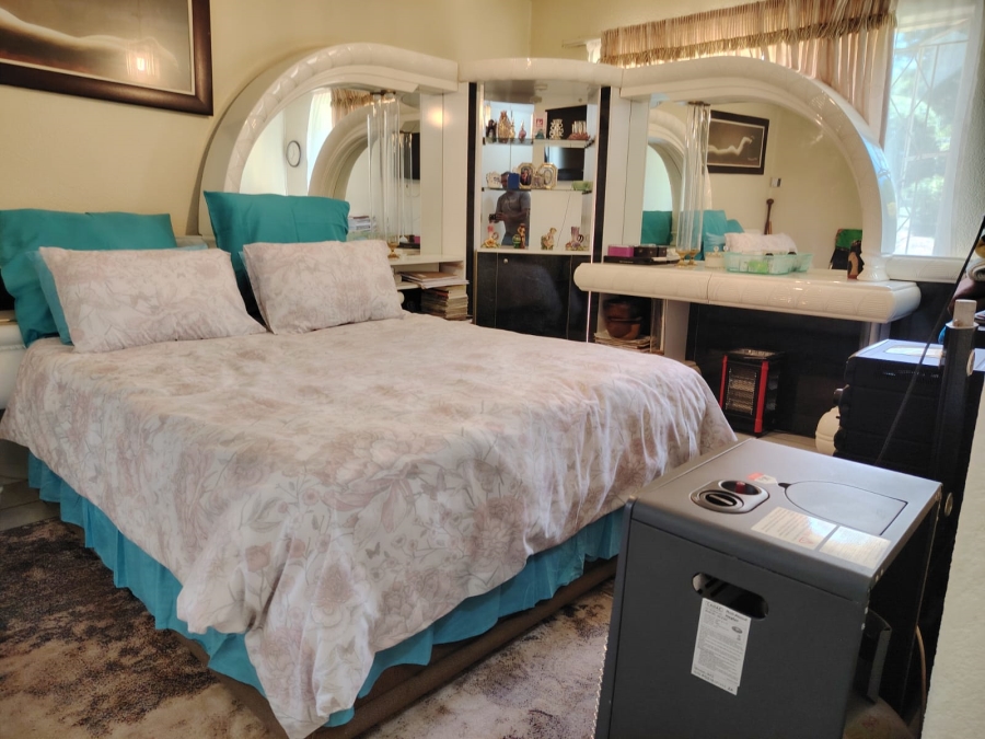 4 Bedroom Property for Sale in Vorna Valley Gauteng