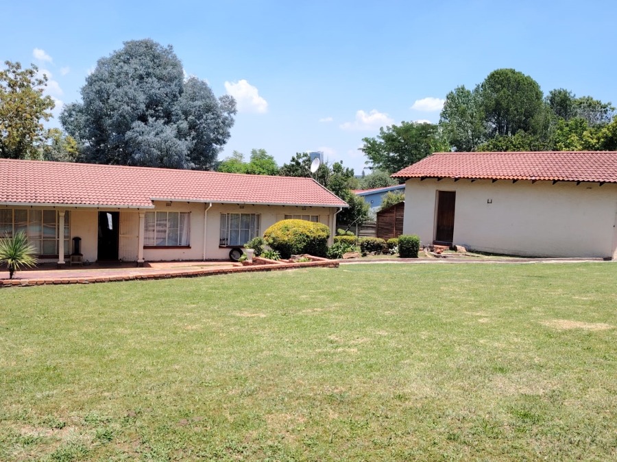 4 Bedroom Property for Sale in Vorna Valley Gauteng