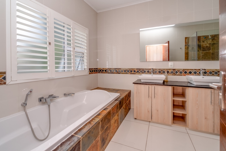 5 Bedroom Property for Sale in Bryanston Gauteng