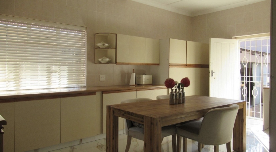 4 Bedroom Property for Sale in Linmeyer Gauteng