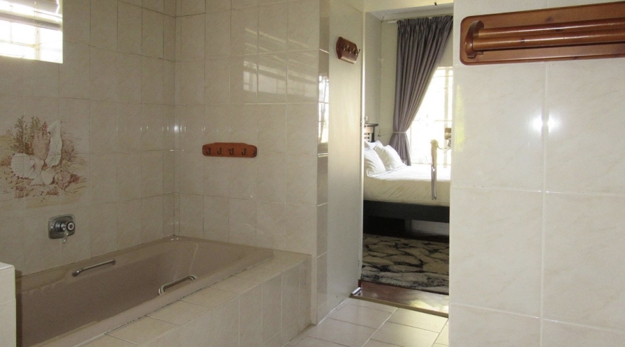 4 Bedroom Property for Sale in Linmeyer Gauteng