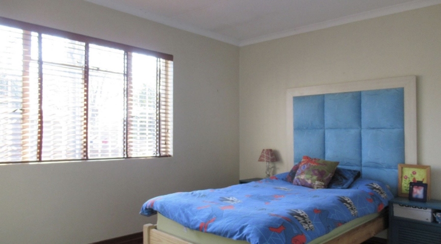 4 Bedroom Property for Sale in Linmeyer Gauteng