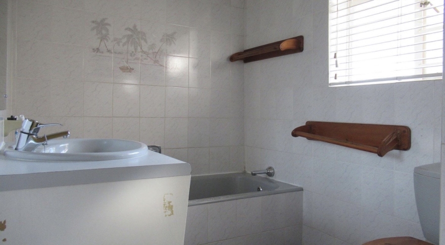 4 Bedroom Property for Sale in Linmeyer Gauteng