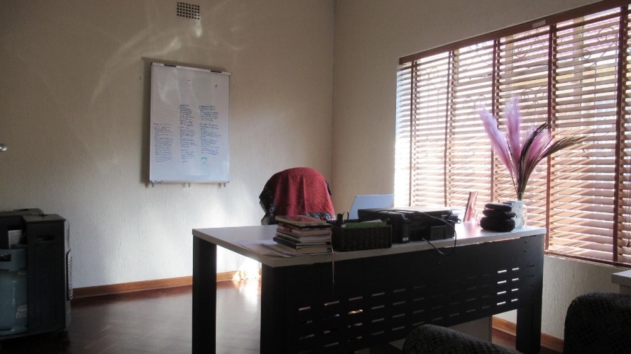 4 Bedroom Property for Sale in Linmeyer Gauteng