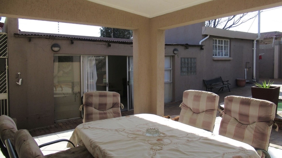 4 Bedroom Property for Sale in Linmeyer Gauteng