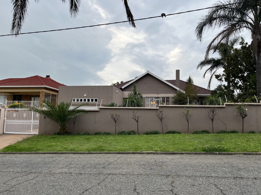 4 Bedroom Property for Sale in Linmeyer Gauteng