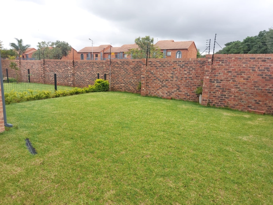 To Let 2 Bedroom Property for Rent in Equestria Gauteng