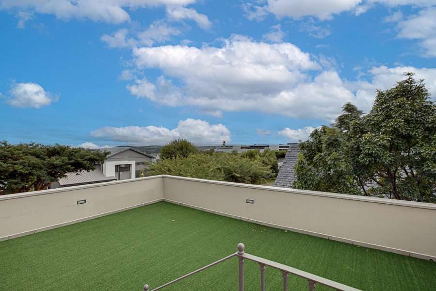 4 Bedroom Property for Sale in Waterfall Country Estate Gauteng