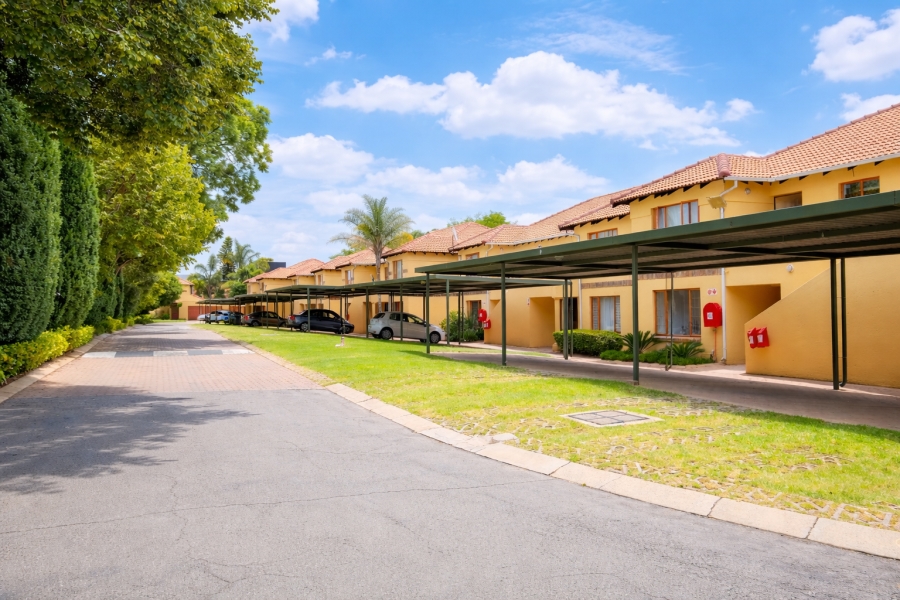 2 Bedroom Property for Sale in Lonehill Gauteng