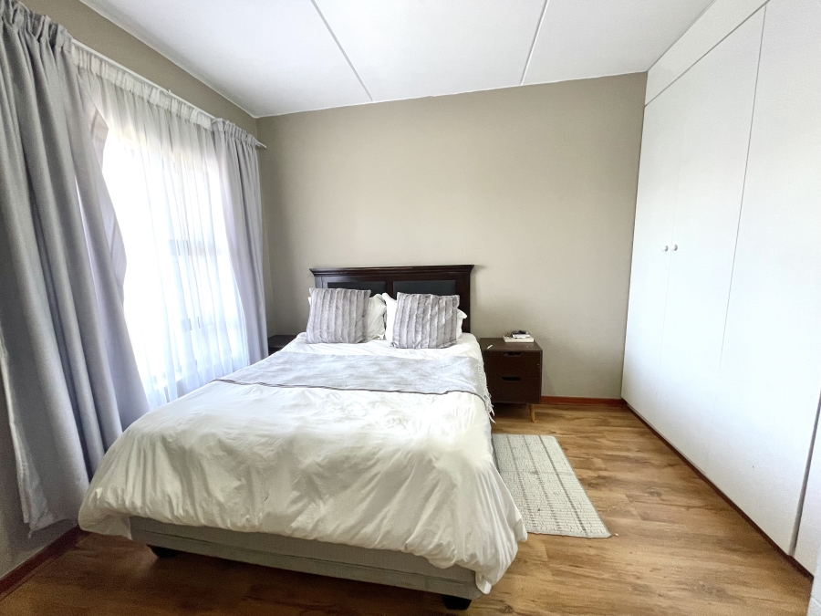 2 Bedroom Property for Sale in Glen Austin Gauteng