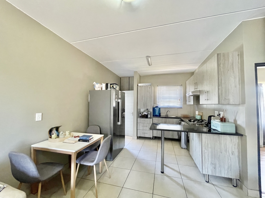 2 Bedroom Property for Sale in Glen Austin Gauteng
