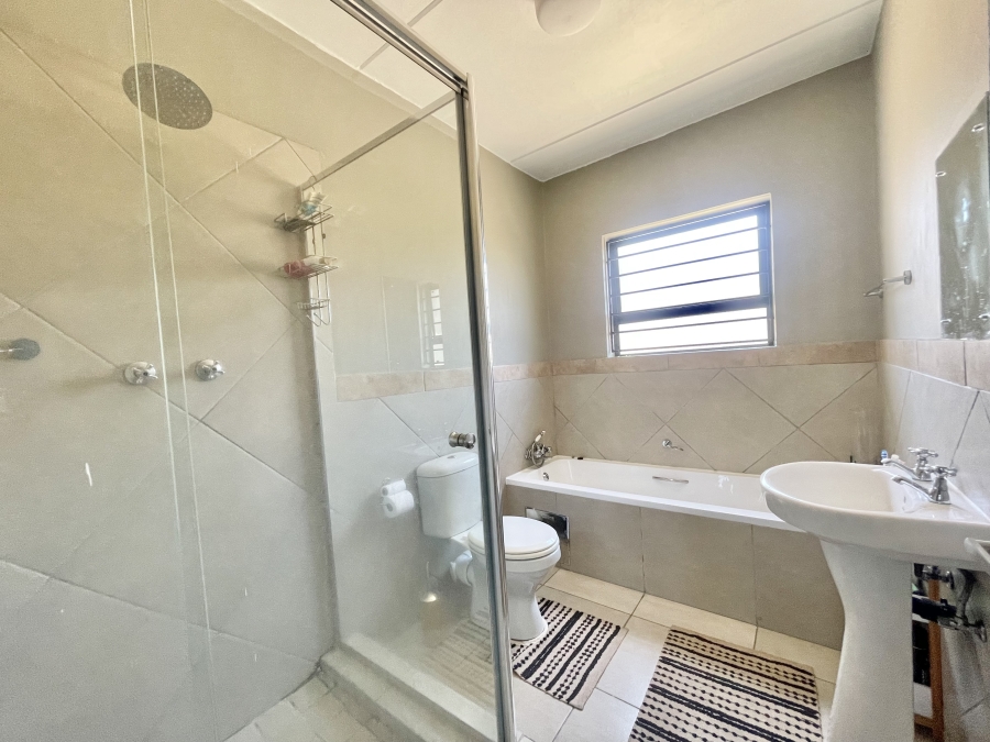 2 Bedroom Property for Sale in Glen Austin Gauteng