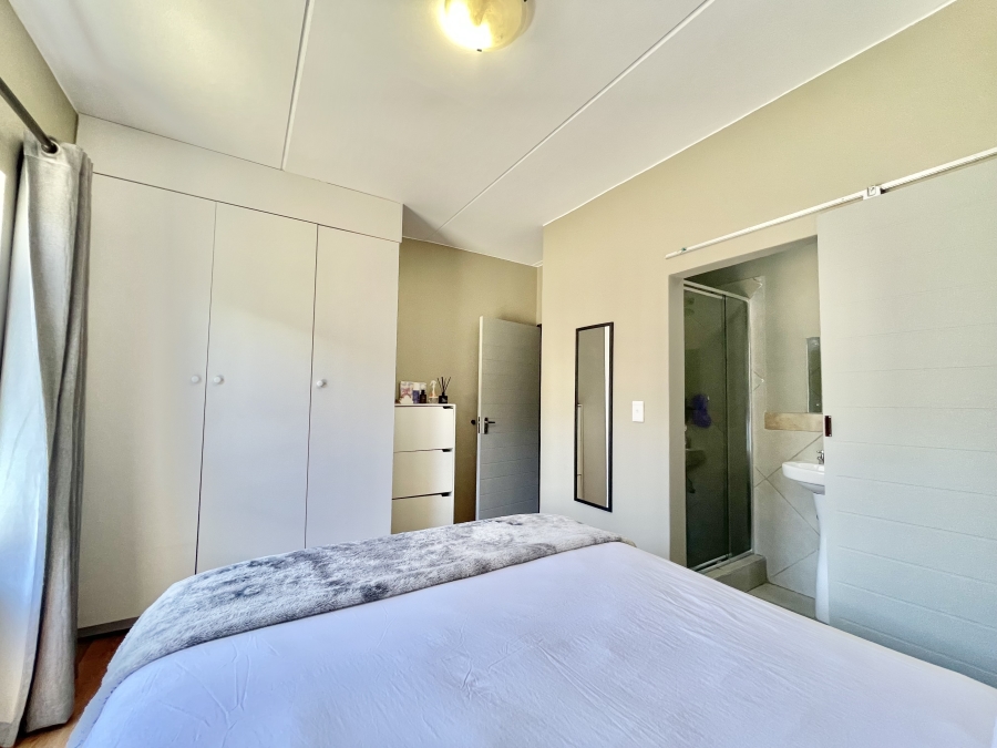 2 Bedroom Property for Sale in Glen Austin Gauteng