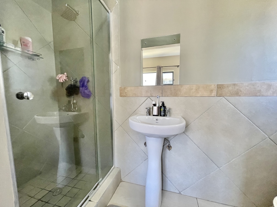 2 Bedroom Property for Sale in Glen Austin Gauteng