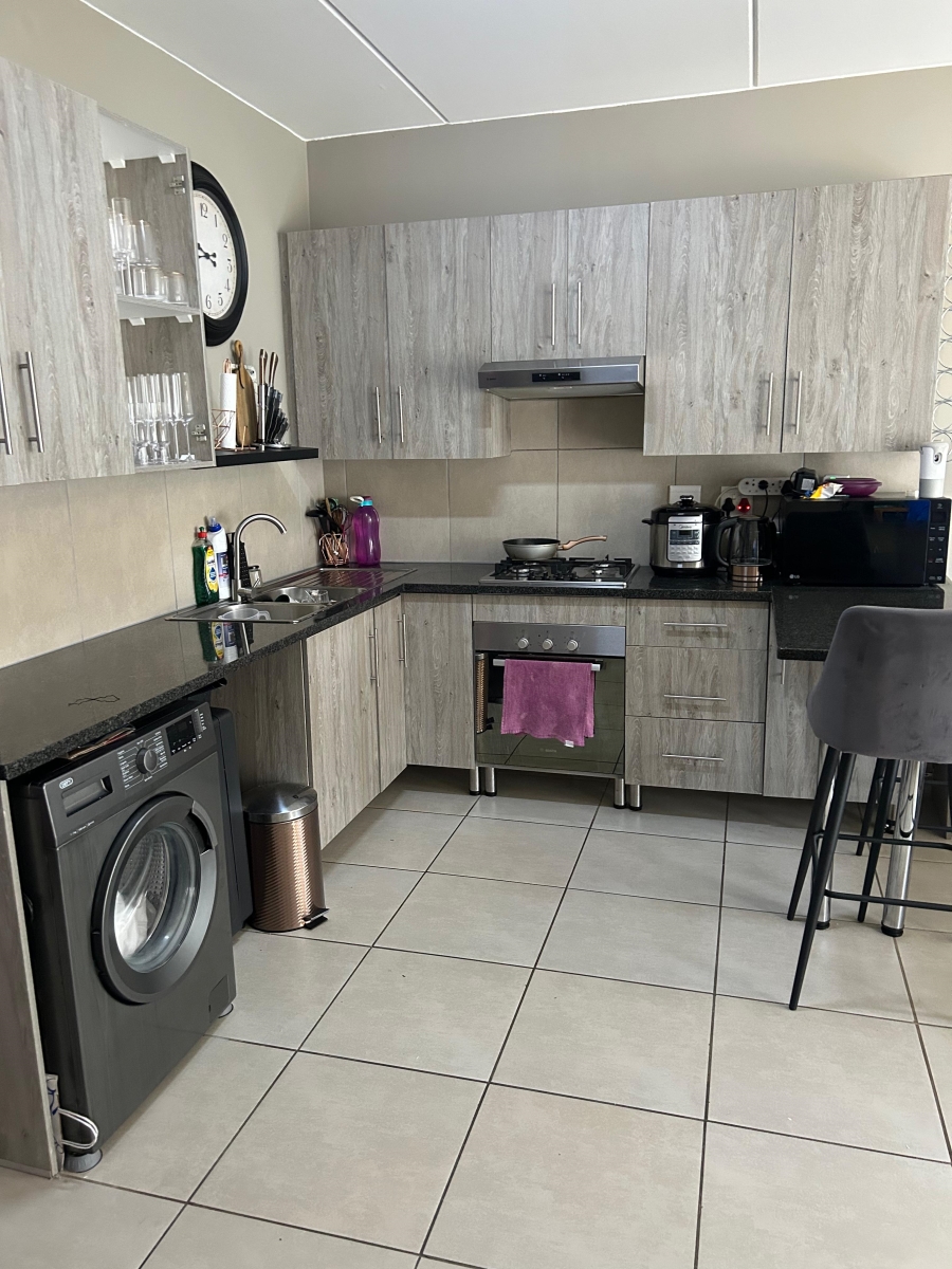 2 Bedroom Property for Sale in Glen Austin Gauteng