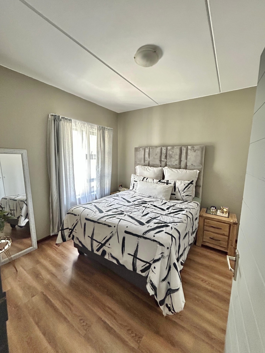 2 Bedroom Property for Sale in Glen Austin Gauteng