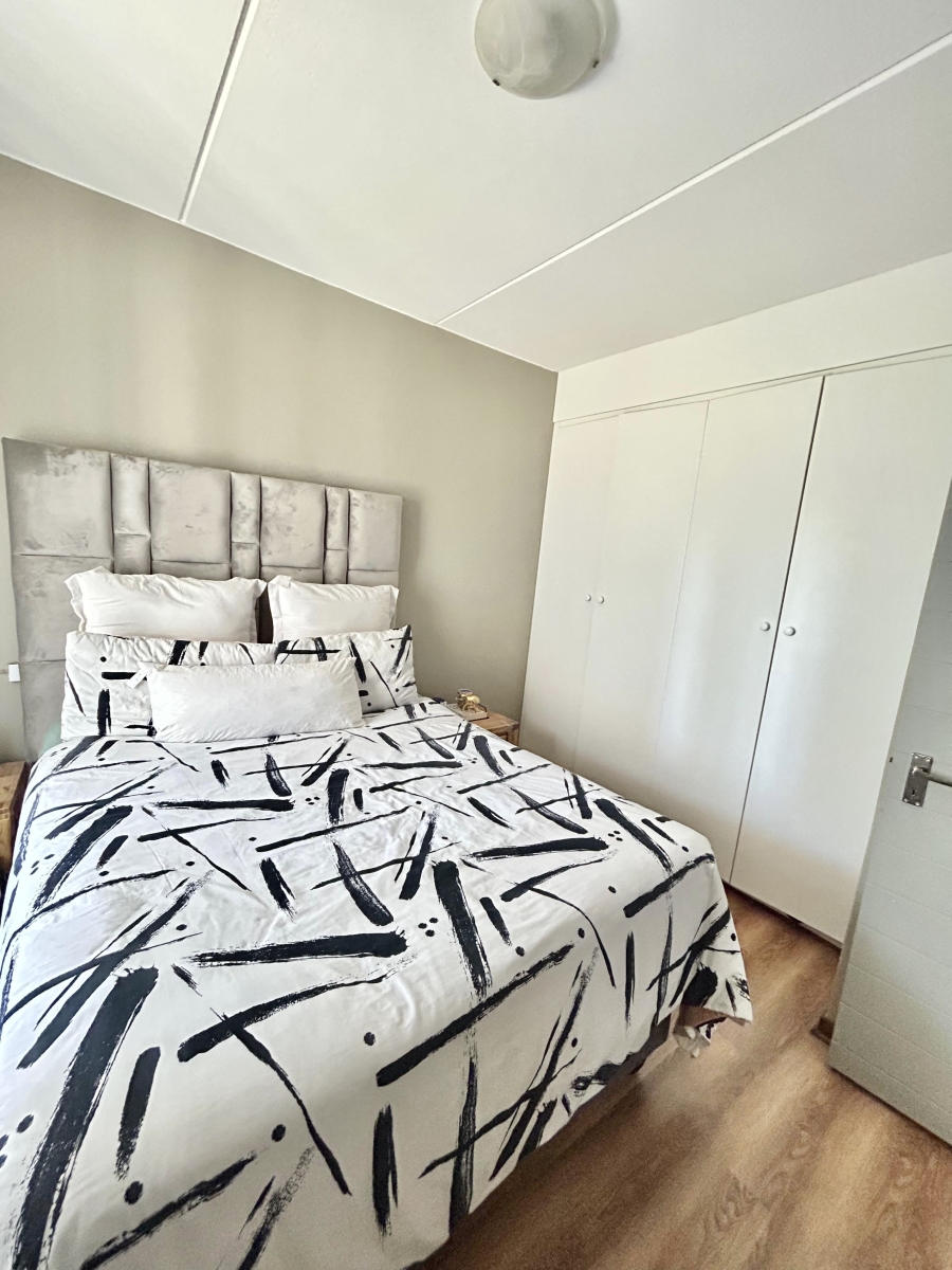 2 Bedroom Property for Sale in Glen Austin Gauteng