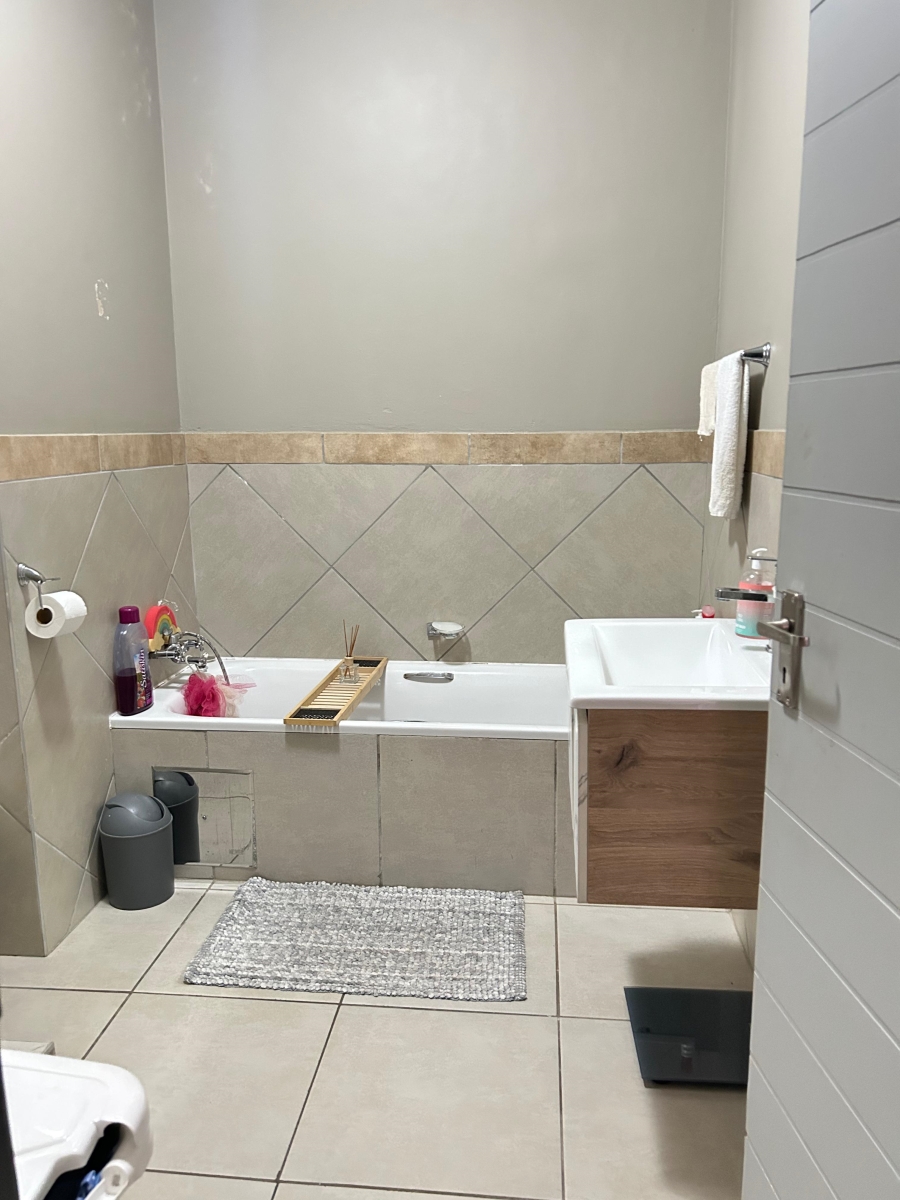 2 Bedroom Property for Sale in Glen Austin Gauteng