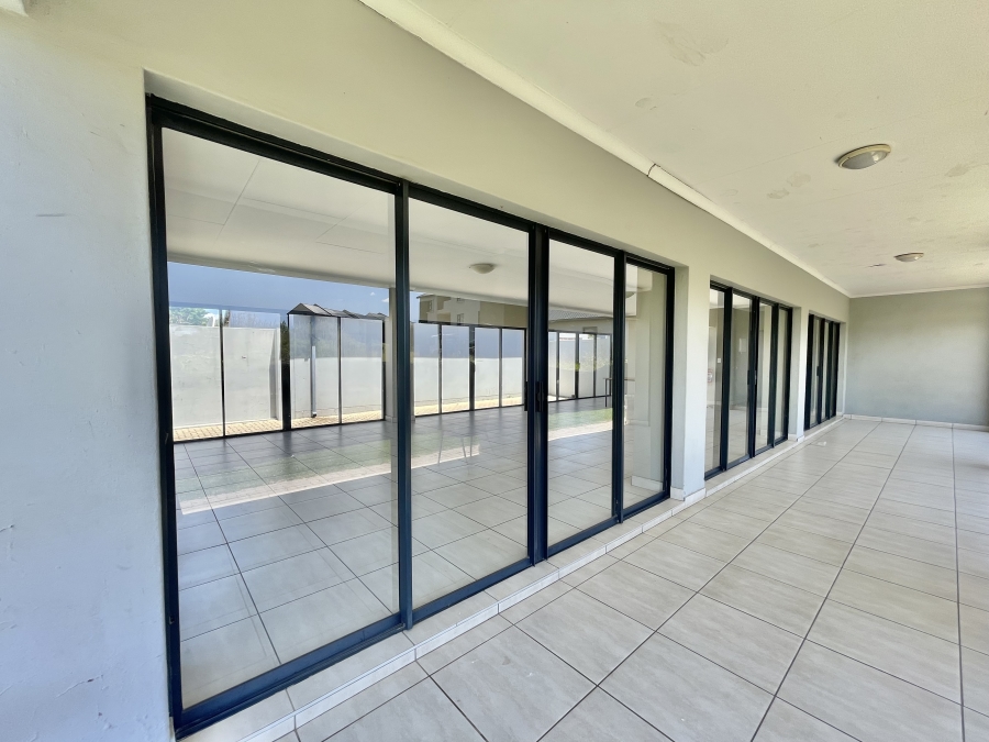 2 Bedroom Property for Sale in Glen Austin Gauteng