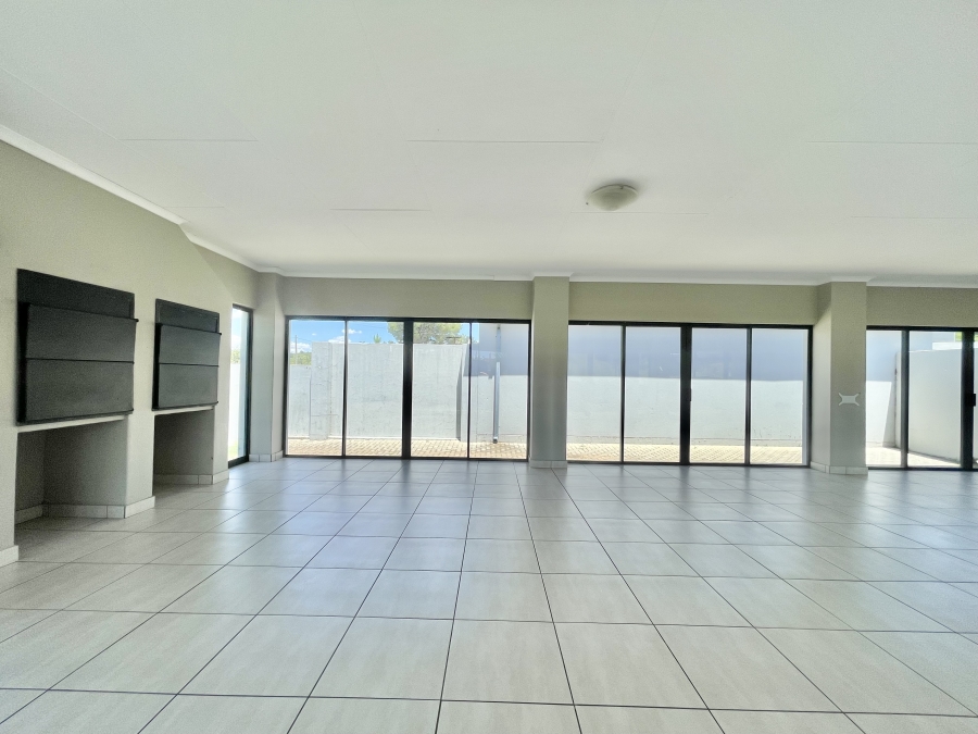 2 Bedroom Property for Sale in Glen Austin Gauteng