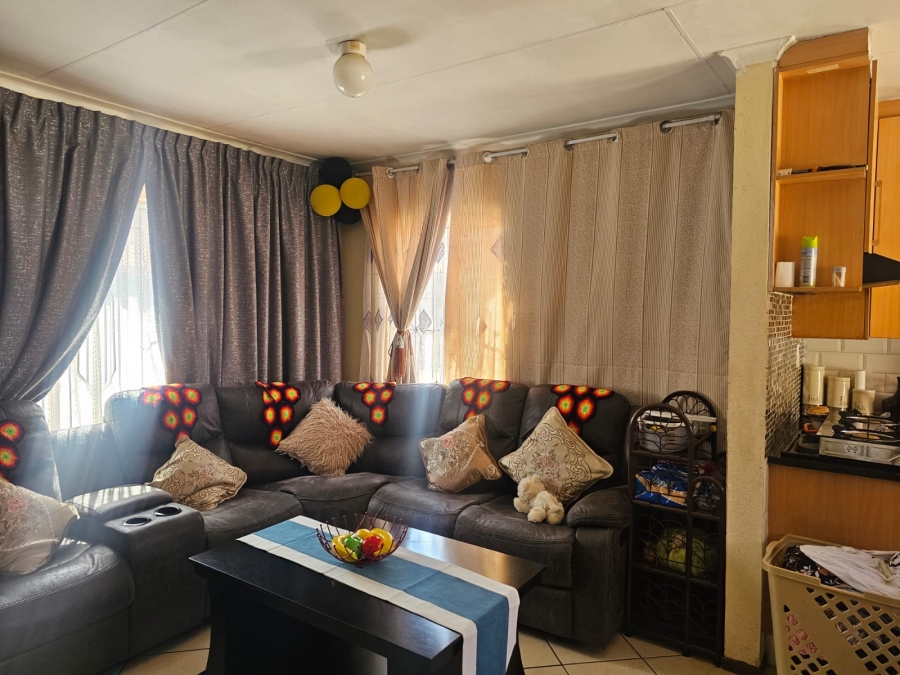 2 Bedroom Property for Sale in Clayville Gauteng