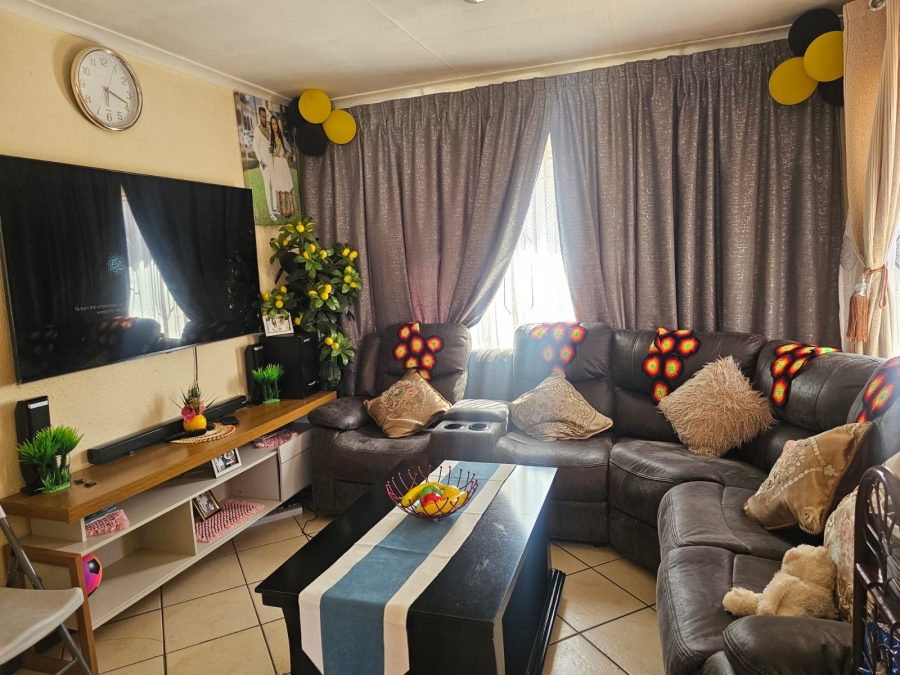 2 Bedroom Property for Sale in Clayville Gauteng