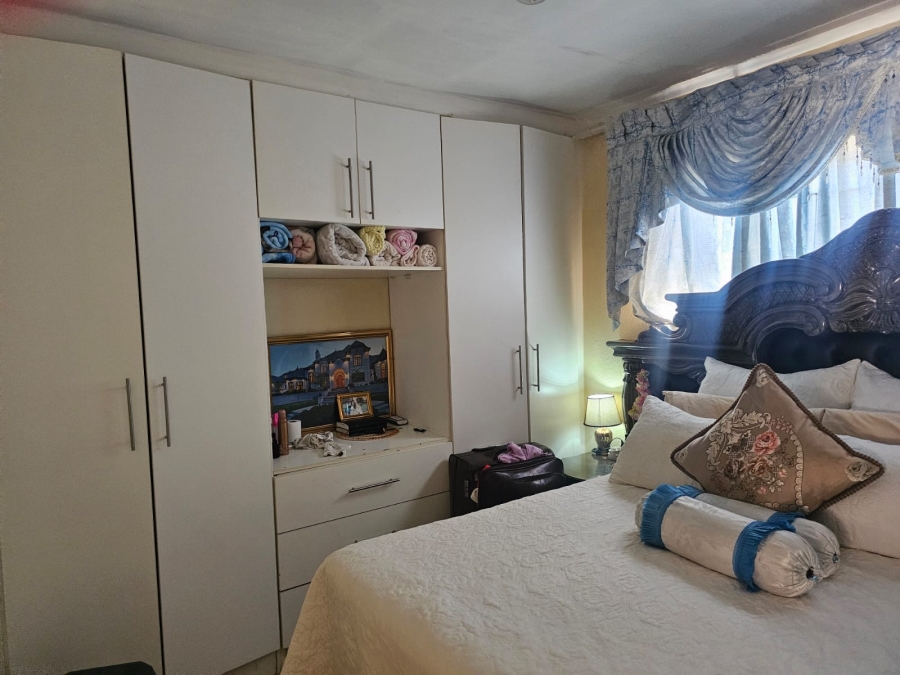 2 Bedroom Property for Sale in Clayville Gauteng