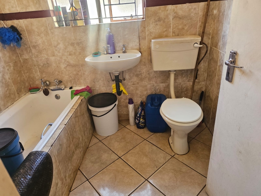 2 Bedroom Property for Sale in Clayville Gauteng