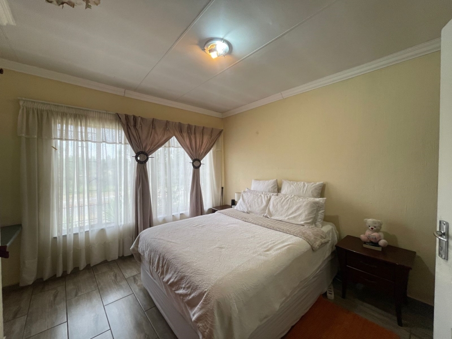 3 Bedroom Property for Sale in Clayville East Gauteng
