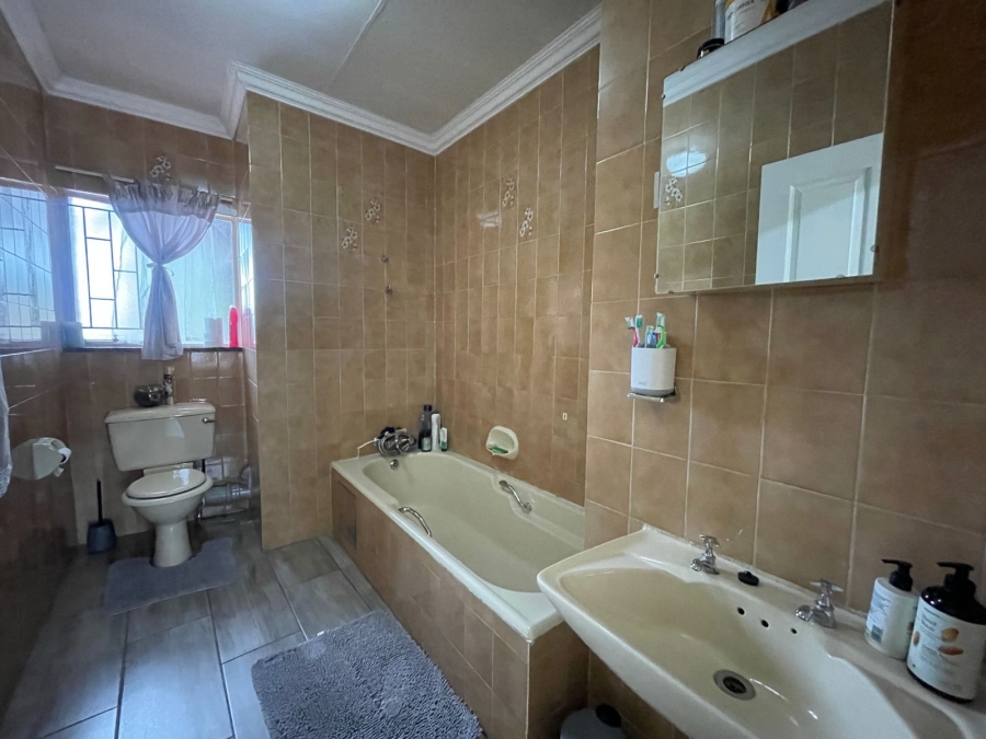 3 Bedroom Property for Sale in Clayville East Gauteng