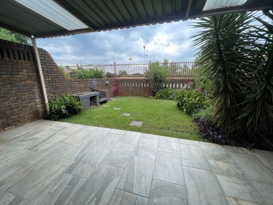 3 Bedroom Property for Sale in Clayville East Gauteng