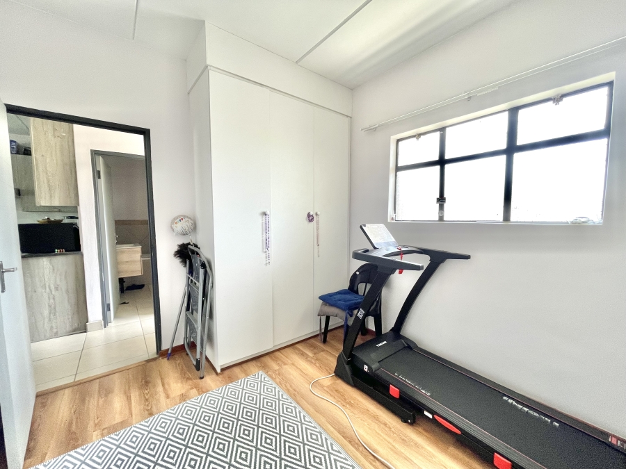 2 Bedroom Property for Sale in Glen Austin Gauteng