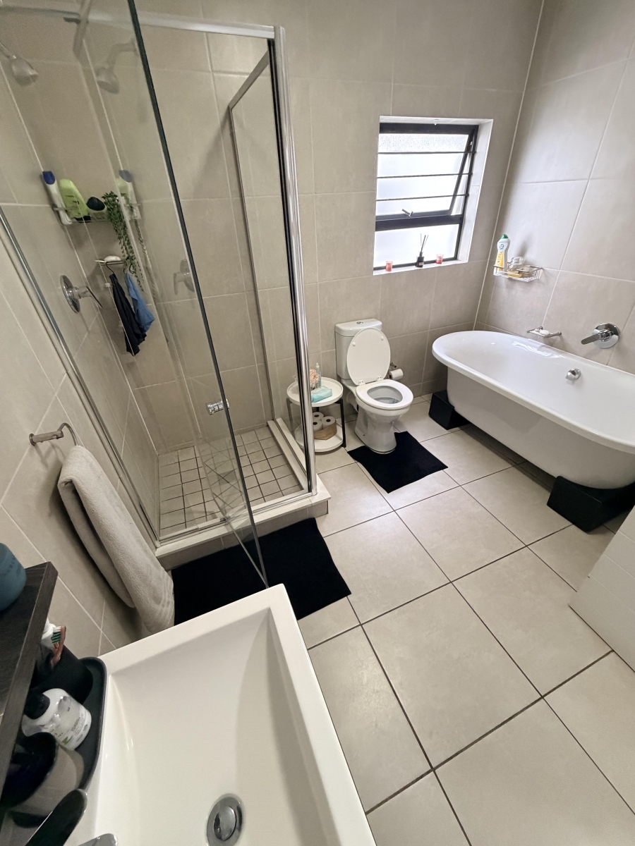 2 Bedroom Property for Sale in Petervale Gauteng