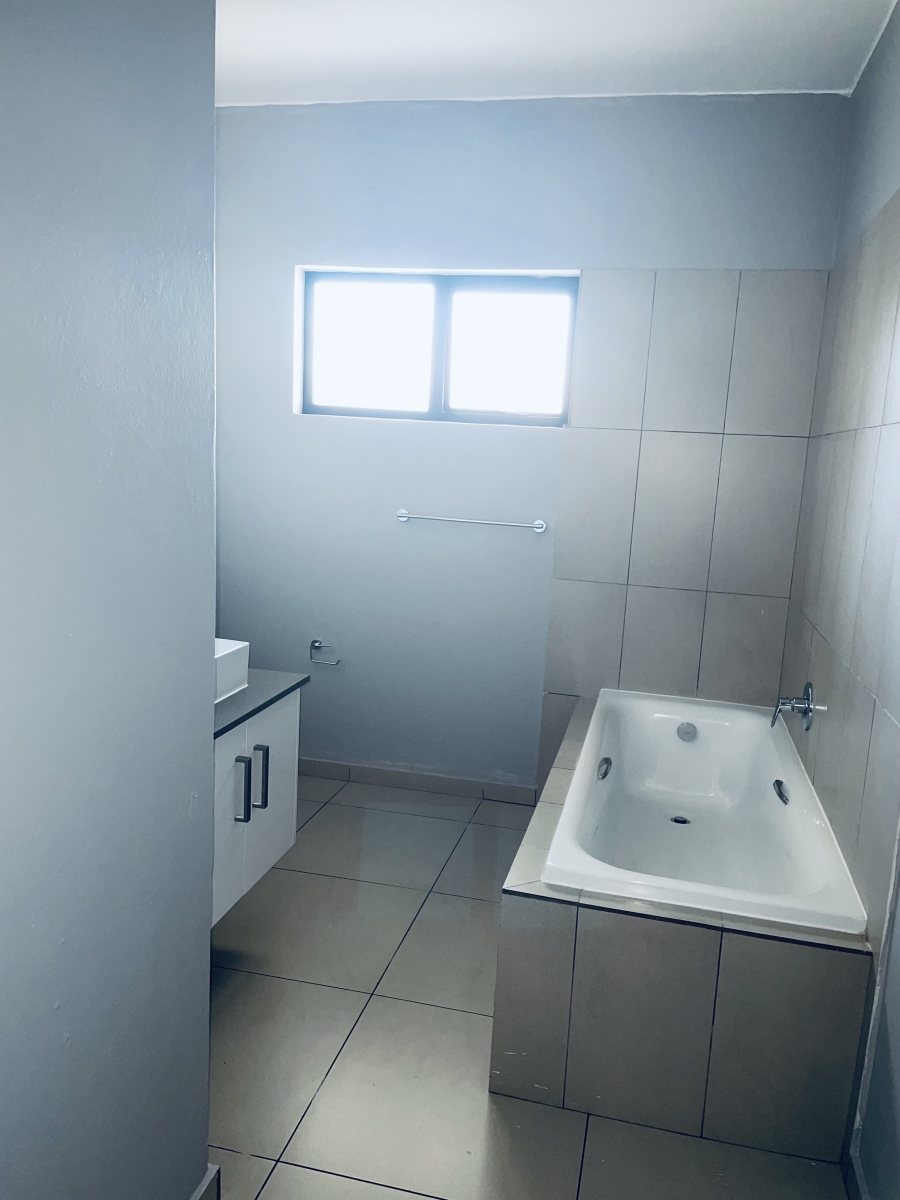 To Let 3 Bedroom Property for Rent in North Riding Gauteng