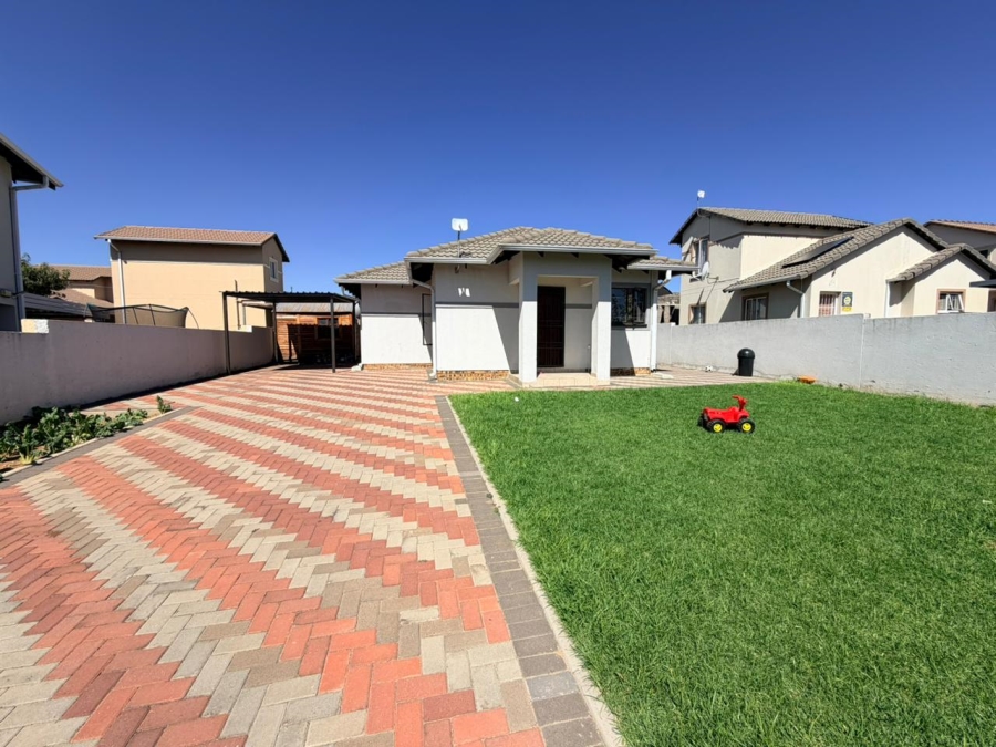 To Let 2 Bedroom Property for Rent in Olievenhoutbosch Gauteng