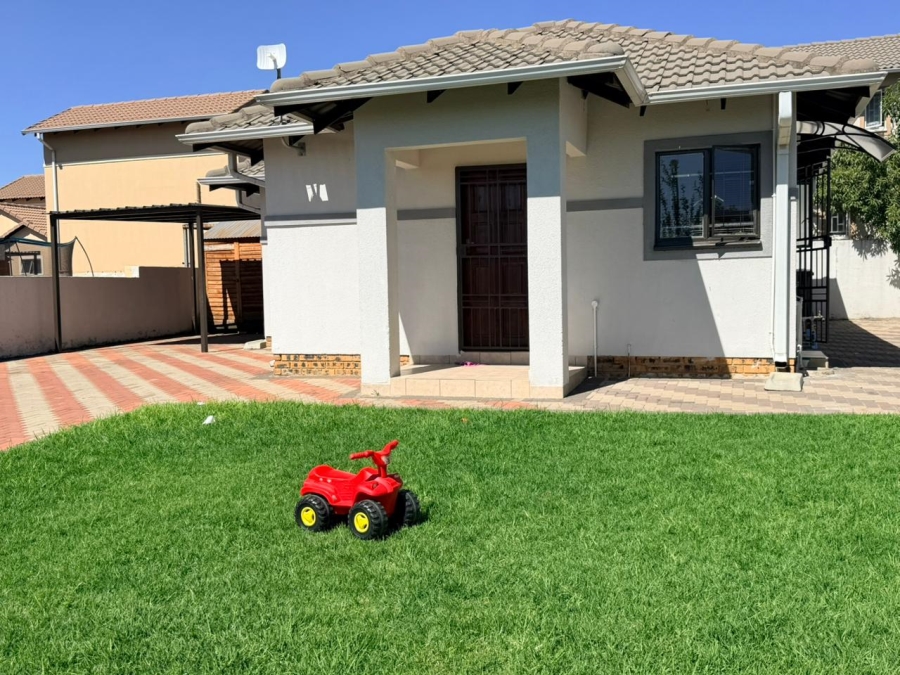 To Let 2 Bedroom Property for Rent in Olievenhoutbosch Gauteng