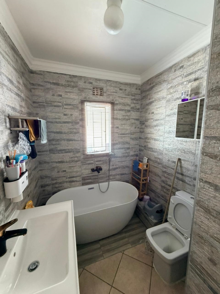 To Let 2 Bedroom Property for Rent in Olievenhoutbosch Gauteng