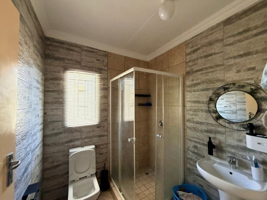 To Let 2 Bedroom Property for Rent in Olievenhoutbosch Gauteng