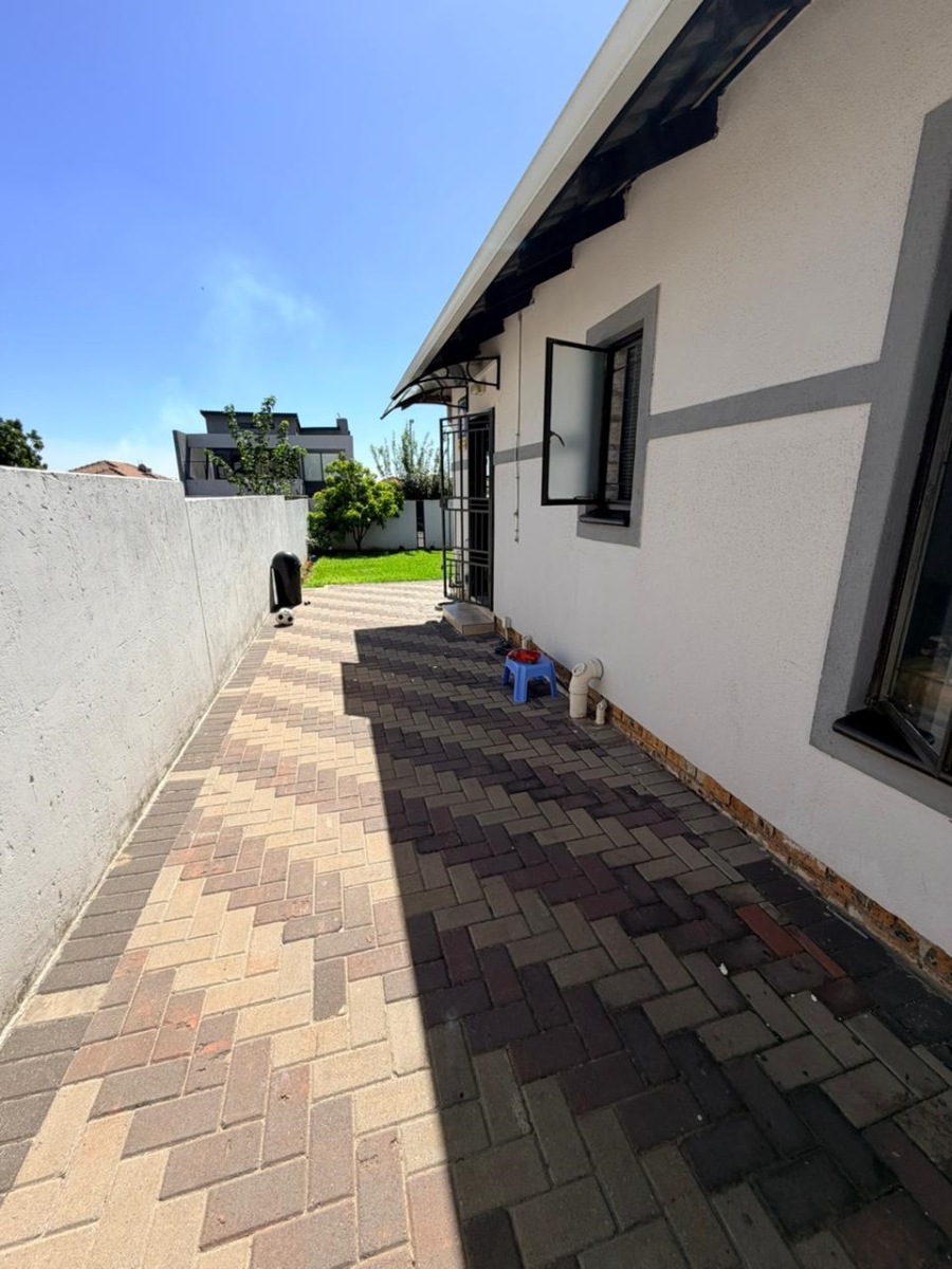 To Let 2 Bedroom Property for Rent in Olievenhoutbosch Gauteng