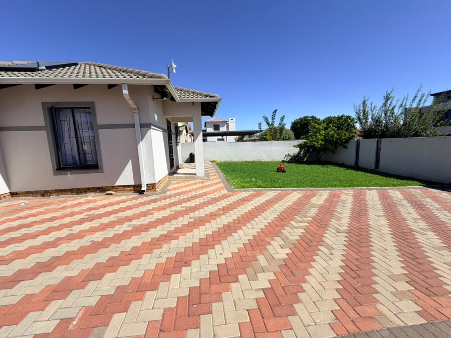To Let 2 Bedroom Property for Rent in Olievenhoutbosch Gauteng