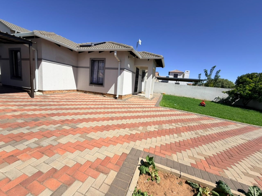 To Let 2 Bedroom Property for Rent in Olievenhoutbosch Gauteng