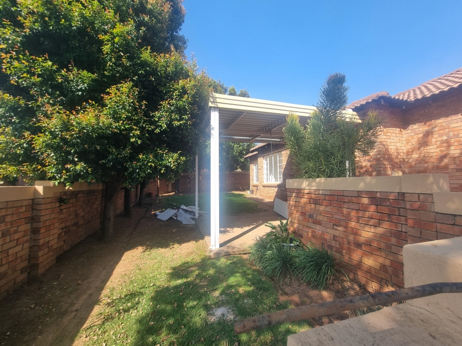 To Let 2 Bedroom Property for Rent in Honeydew Manor Gauteng