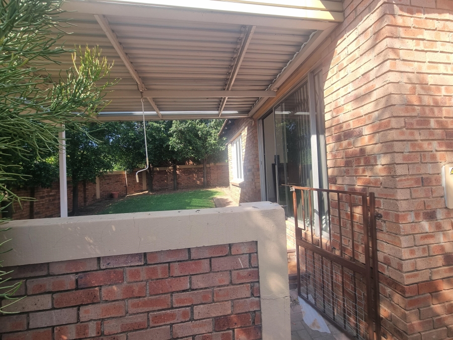 To Let 2 Bedroom Property for Rent in Honeydew Manor Gauteng