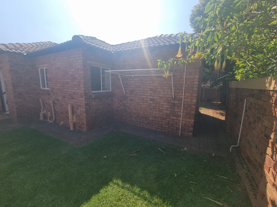 To Let 2 Bedroom Property for Rent in Honeydew Manor Gauteng
