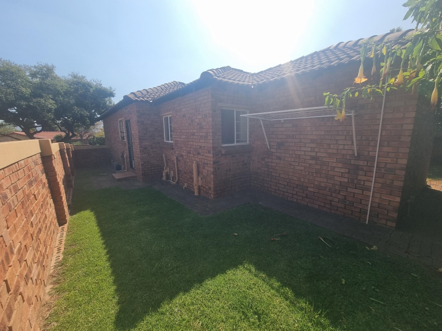 To Let 2 Bedroom Property for Rent in Honeydew Manor Gauteng
