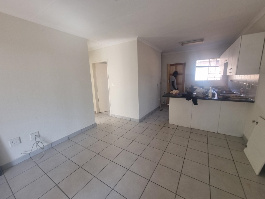 To Let 2 Bedroom Property for Rent in Honeydew Manor Gauteng