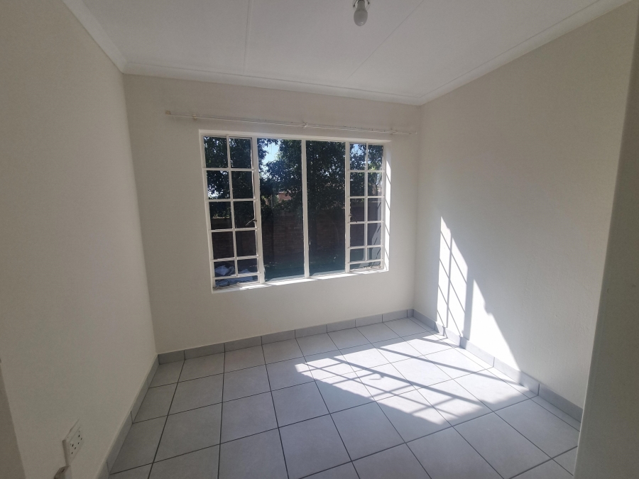 To Let 2 Bedroom Property for Rent in Honeydew Manor Gauteng