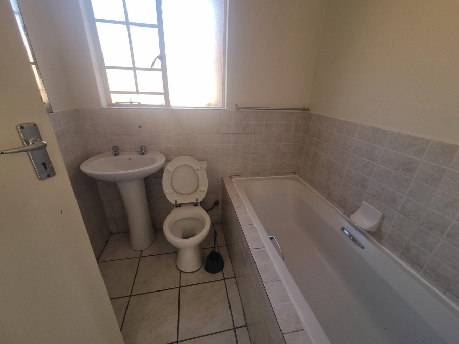 To Let 2 Bedroom Property for Rent in Honeydew Manor Gauteng