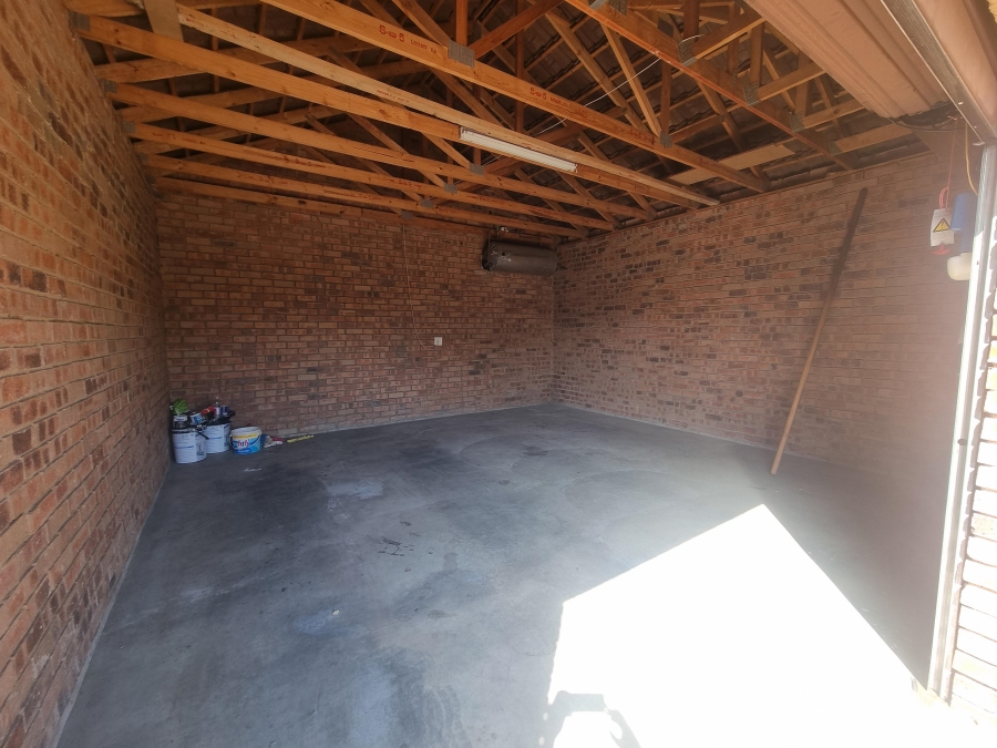 To Let 2 Bedroom Property for Rent in Honeydew Manor Gauteng